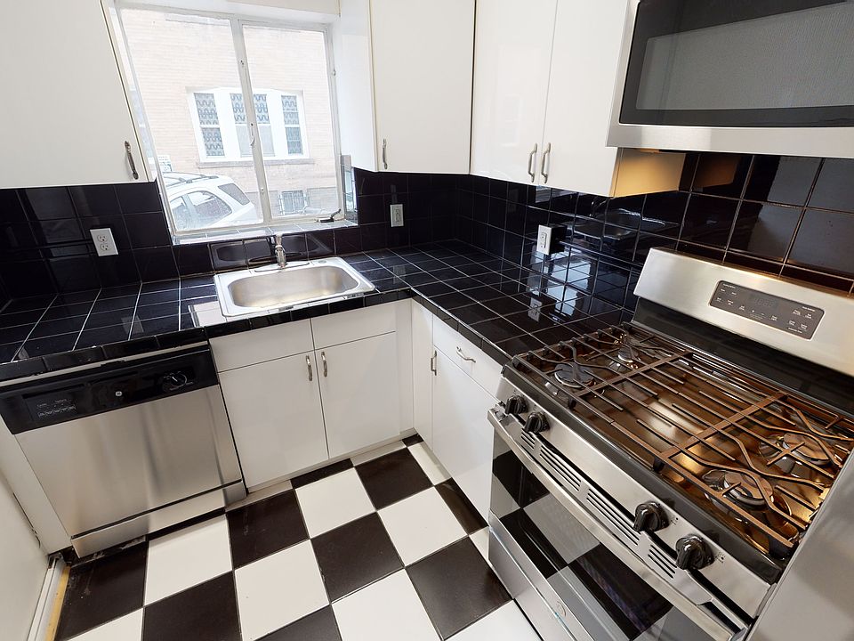 1st image of 1375 N Pearl St #14