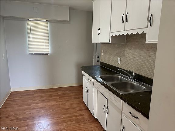 4th image of 17813 Grovewood Ave