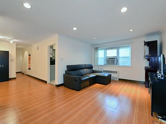 5th image of 3165 138th #Apt 1j