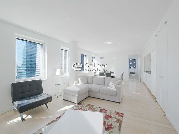 3rd image of 70 W 45th St #44