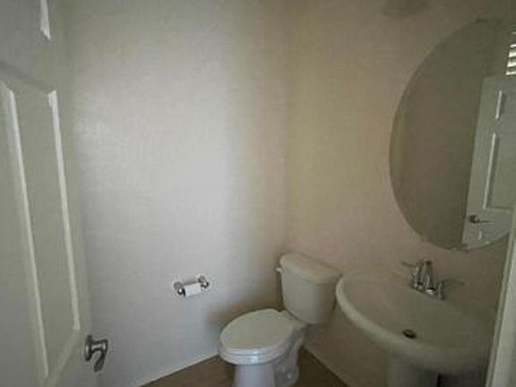 5th image of 15745 W McKinley St
