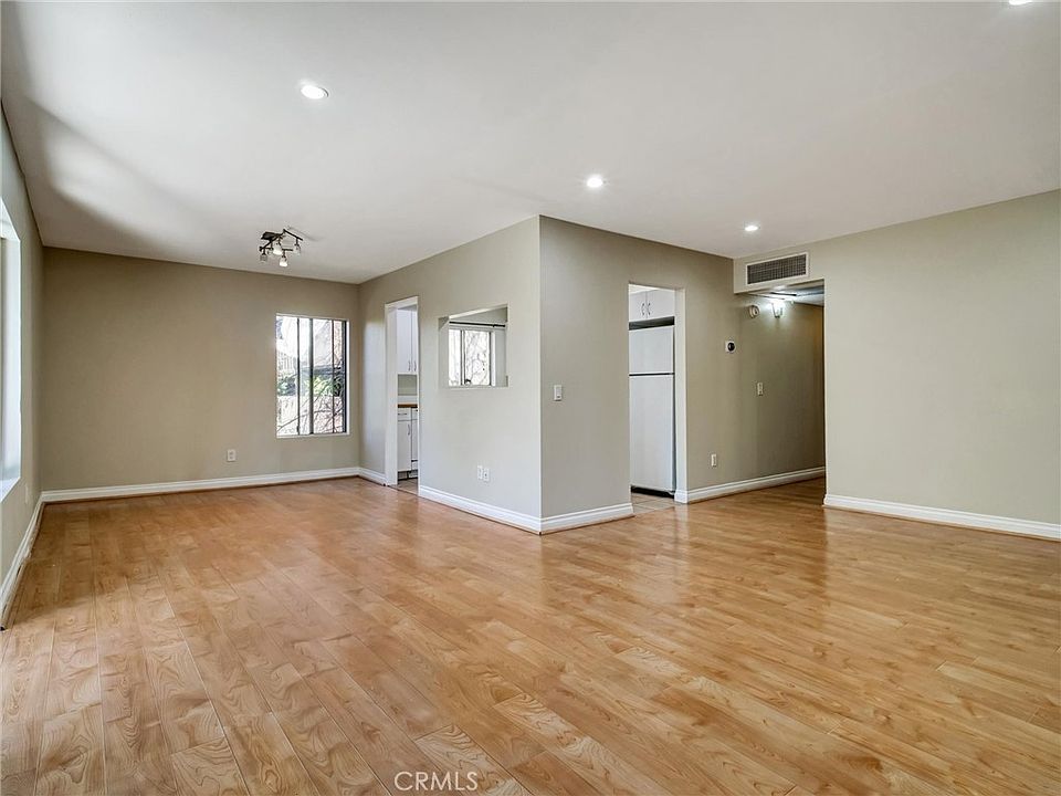 1st image of 18350 Hatteras St APT 123