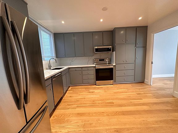 4th image of 124 Ortega St
