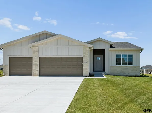 5714 Kestrel Pkwy, Elkhorn, NE 68022