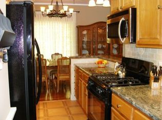 8 Lawson Ln, Ridgefield, CT 06877