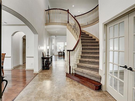 4th image of 3223 Five Oaks Dr