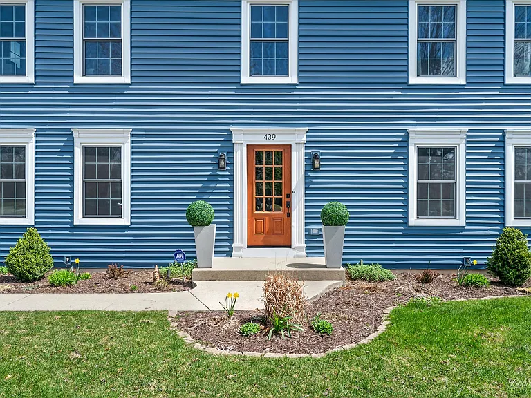 439 S Church Rd — Photo 2