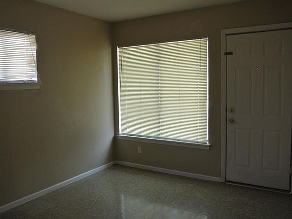3rd image of 933 Avondale Ave