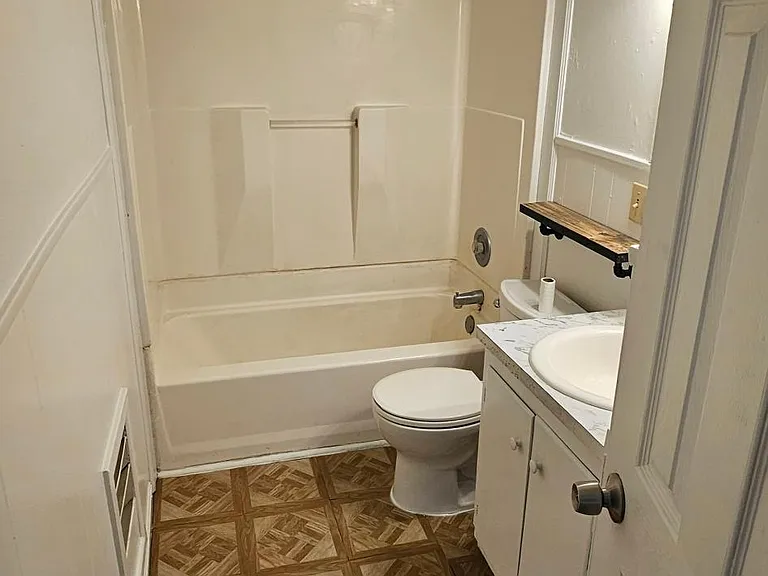 1219 Harris St — Photo 8
