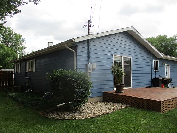 3rd image of 914 Terrace Dr
