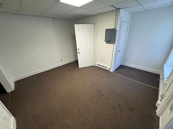 3rd image of 2112-2118 N Linn St #11