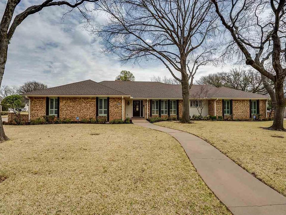 1st image of 2319 Brook Hollow Dr