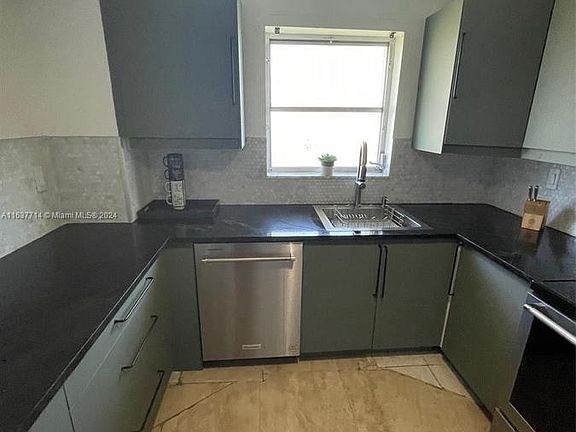 4th image of 2780 NE 183rd St APT 1117