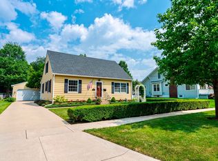 211 W Turner Pl, Sycamore, IL 60178