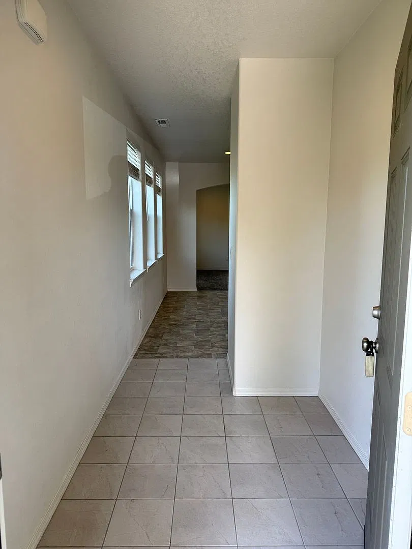 Quiet 3 bedroom/2.5 bathroom duplex! — Photo 2