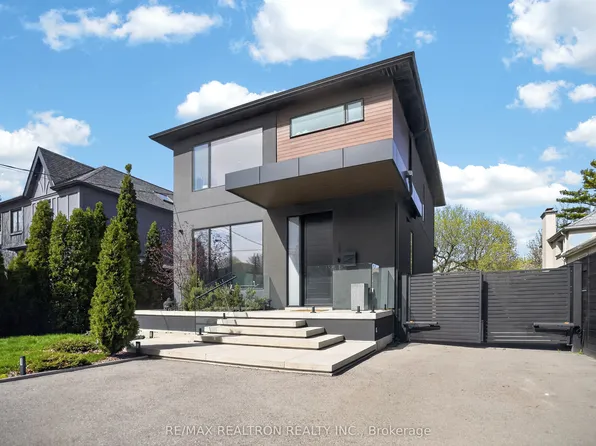17 Lynnhaven Rd, Toronto, ON M6A 2K7