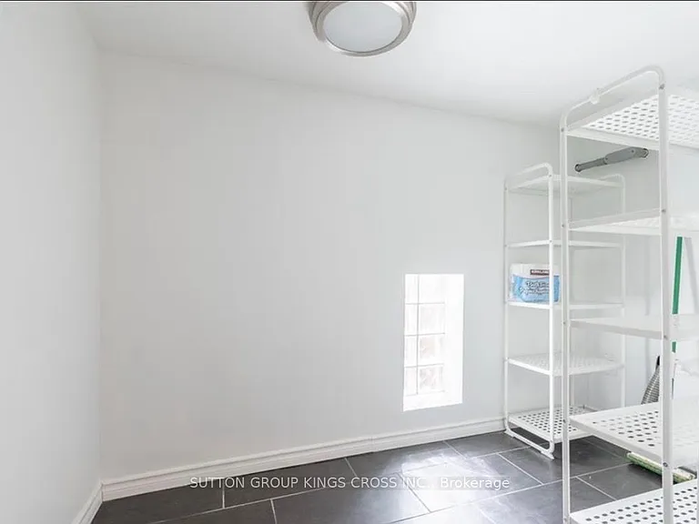 179 John St S #UPPER — Photo 11