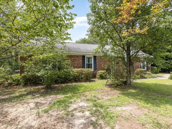 504 Shoreline Dr, Fayetteville, NC 28311