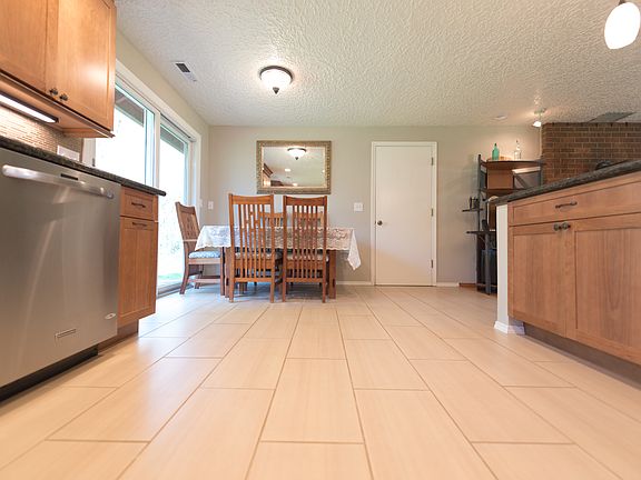 5th image of 10222 NE 165th Ave
