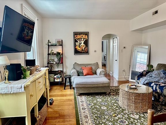 2nd image of 711 Walnut St #3R