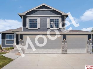 10706 Portage Dr, Papillion, NE 68046