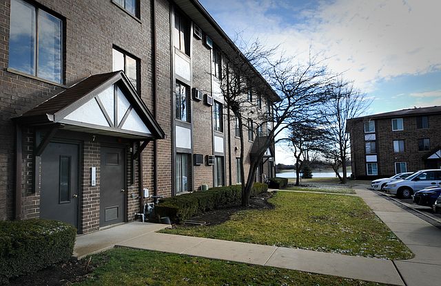 1st image of 7 Crestview Ln Unit 15
