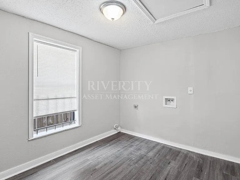 1580 Oriole St — Photo 11
