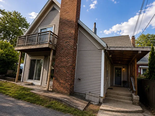 3 Pirates Ln, Gloucester, MA 01930