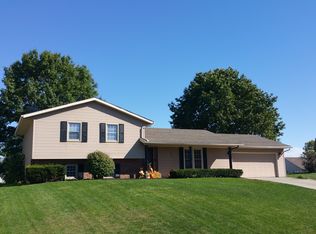 135 Greenbriar Ct, Lima, OH 45804