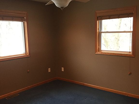 4th image of 310 Evergreen St