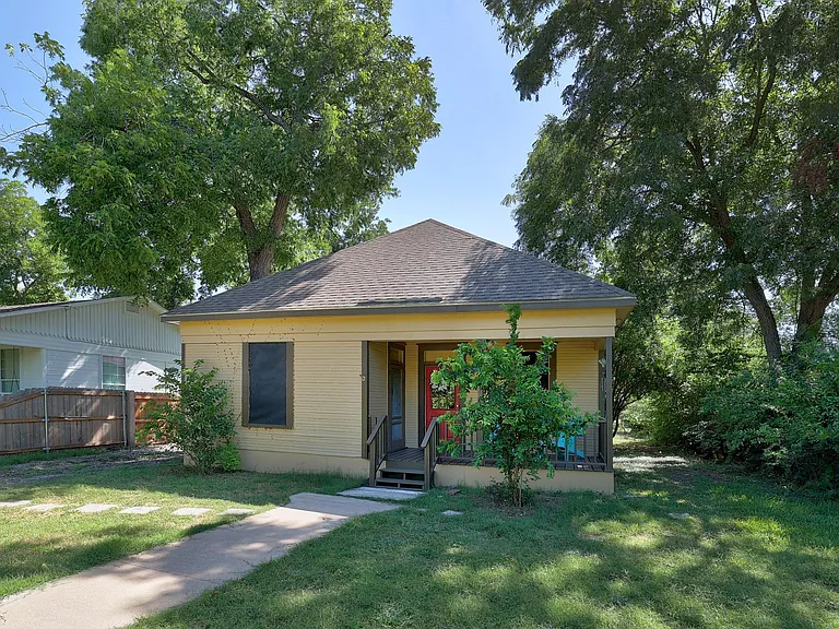 1104 Kimbro St — Photo 2
