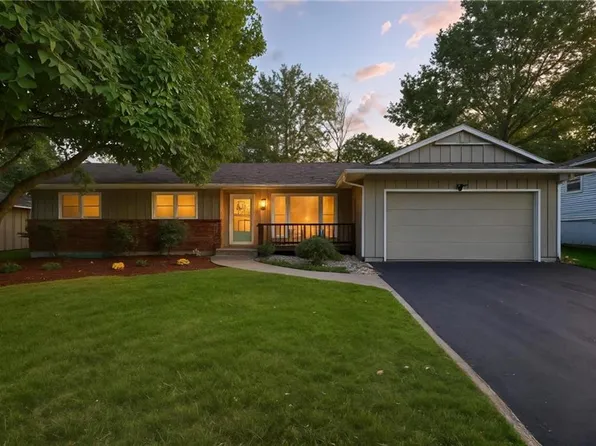 10218 Tracy Ave, Kansas City, MO 64131