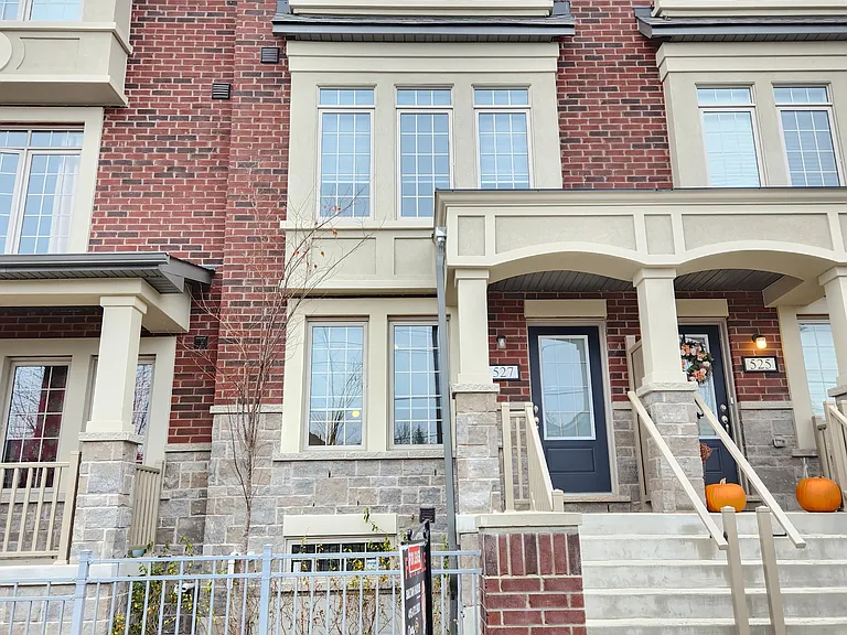527 Old Harwood Ave E — Photo 17
