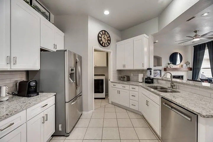 1548 Lakeside Dr — Photo 7