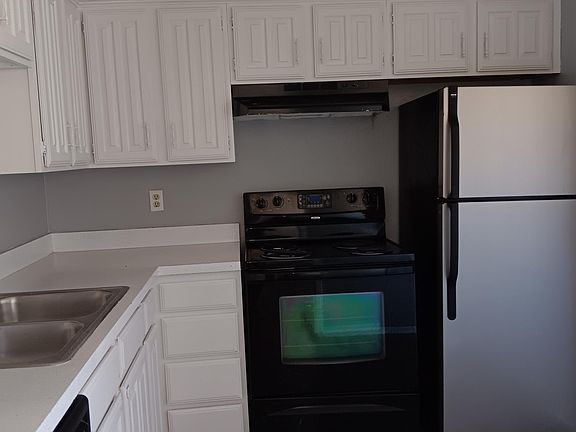 4th image of 2100 Remington Dr #10A