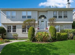 25 Bromleigh Rd N, Garden City, NY 11530