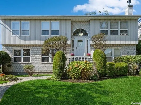 25 Bromleigh Rd. N., Stewart Manor, NY 11530