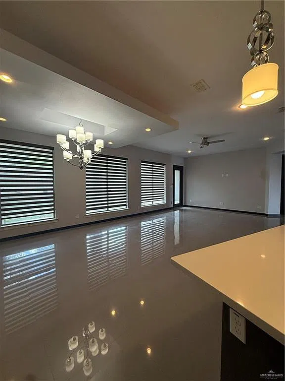 4 bed, 3.0 bath, 2527 sqft, $2,600 — Photo 3