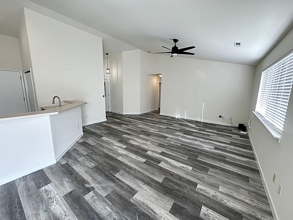 3rd image of 1418 Cowiche Ct