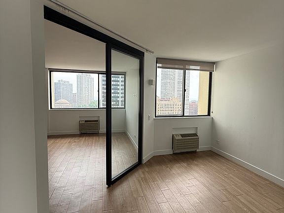 4th image of 538 W Wrightwood Ave #1701R