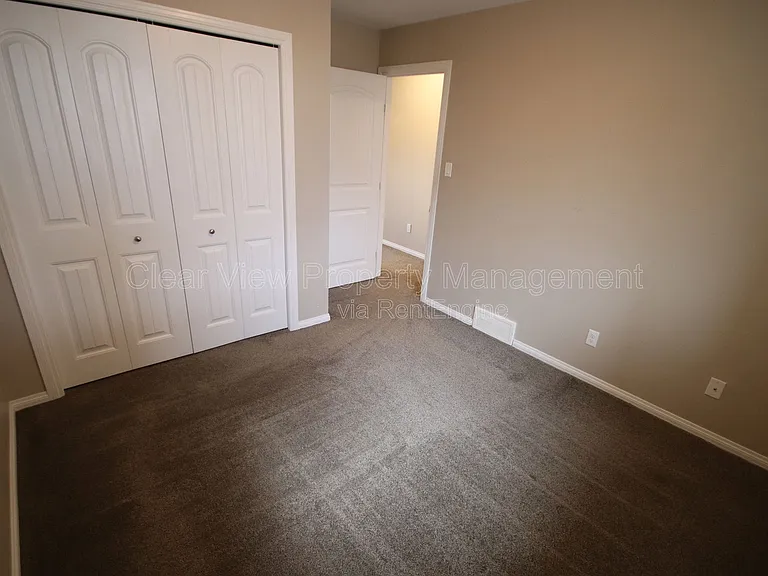 704 Mount Sundance Ln W — Photo 12