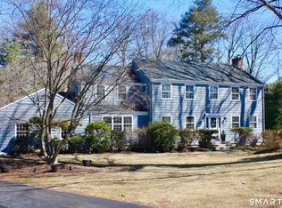 610 Unquowa Rd, Fairfield, CT 06824