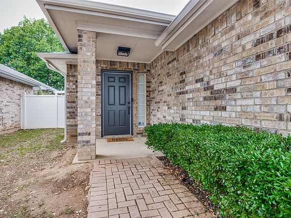 3rd image of 617 Alabaster Pl