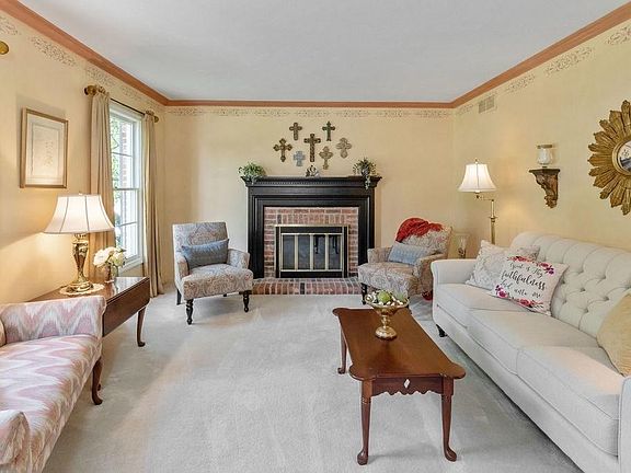 3rd image of 9240 Behner Cir
