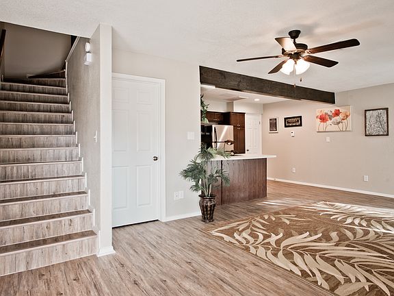 5th image of 301 Westwood Dr #D