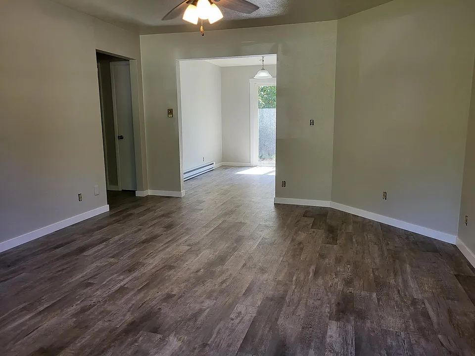 3939 Reinhardt Dr