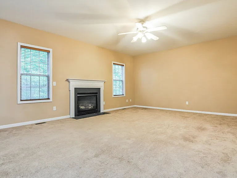 136 Roan Dr — Photo 2