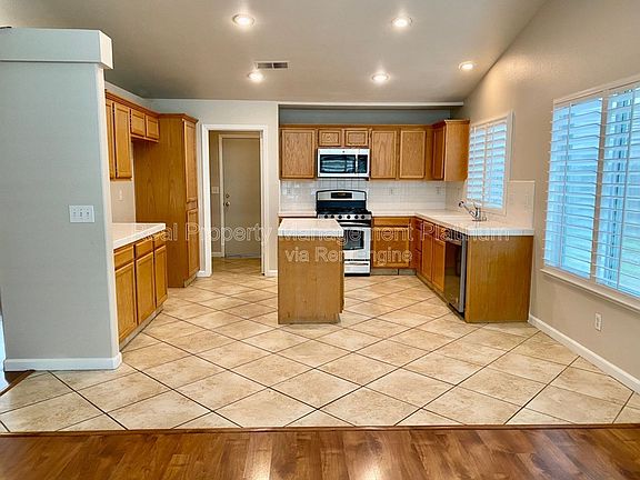 2nd image of 2601 Fremont Ave