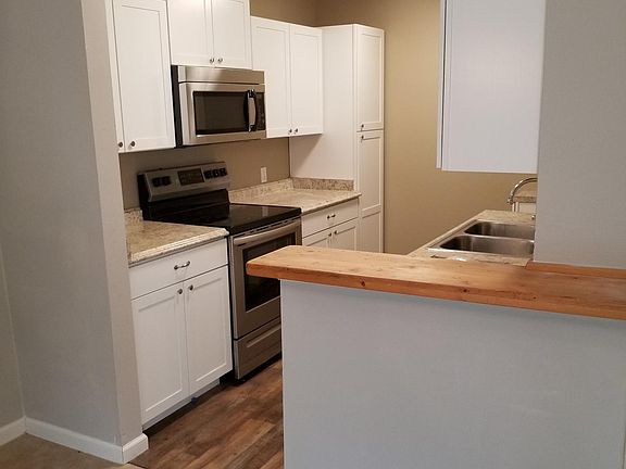 3rd image of 14 Blue Fox Ct