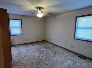 207 W 3rd St S APT 2, Newton, IA 50208
